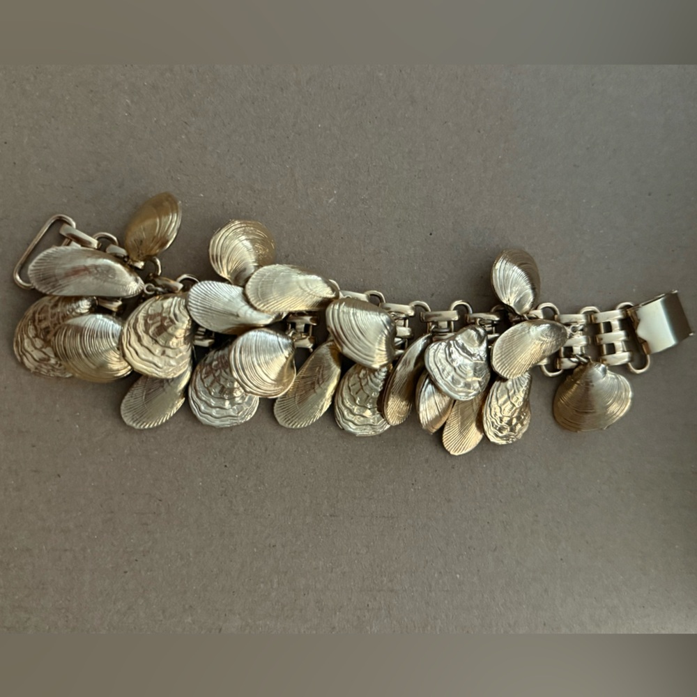 RARE VTG NAPIER Eugene Bertolli Gold Sea Shell Charm BRACELET